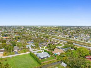11280 NW 26th St, Plantation FL 33323