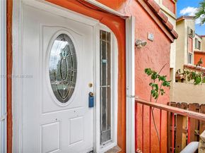 9907 NW 9th St Cir 1520, Miami FL 33172