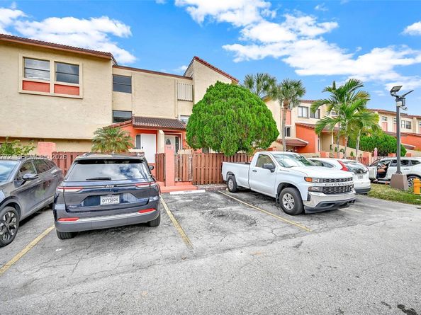 9907 NW 9th St Cir 1520, Miami FL 33172
