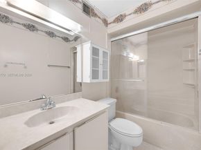 9907 NW 9th St Cir 1520, Miami FL 33172