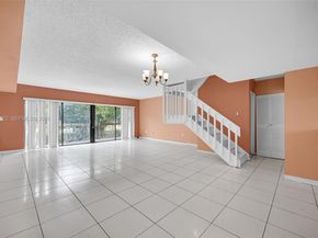 9907 NW 9th St Cir 1520, Miami FL 33172