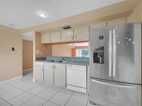 9907 NW 9th St Cir 1520, Miami FL 33172