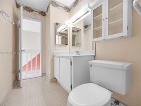 9907 NW 9th St Cir 1520, Miami FL 33172