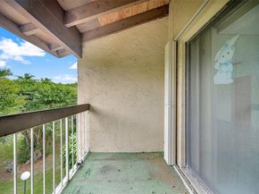 9907 NW 9th St Cir 1520, Miami FL 33172