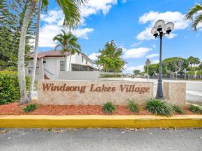 9907 NW 9th St Cir 1520, Miami FL 33172