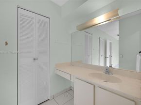 9907 NW 9th St Cir 1520, Miami FL 33172