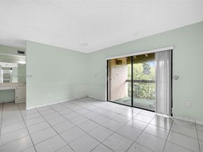 9907 NW 9th St Cir 1520, Miami FL 33172