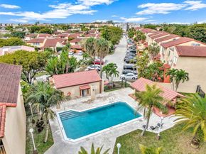 9907 NW 9th St Cir 1520, Miami FL 33172