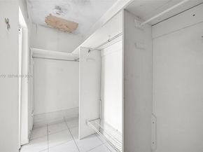 9907 NW 9th St Cir 1520, Miami FL 33172