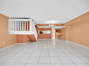 9907 NW 9th St Cir 1520, Miami FL 33172