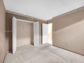 9907 NW 9th St Cir 1520, Miami FL 33172