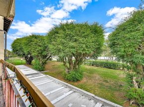 9907 NW 9th St Cir 1520, Miami FL 33172