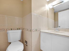 9907 NW 9th St Cir 1520, Miami FL 33172