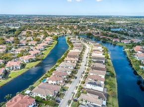 11824 SW 13th Ct, Pembroke Pines FL 33025