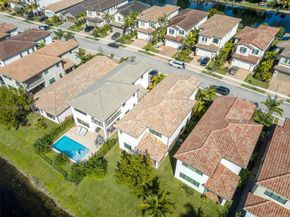 11824 SW 13th Ct, Pembroke Pines FL 33025