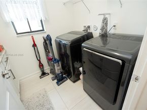 11824 SW 13th Ct, Pembroke Pines FL 33025