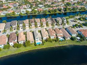 11824 SW 13th Ct, Pembroke Pines FL 33025