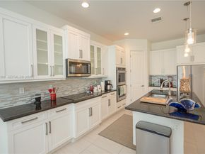 11824 SW 13th Ct, Pembroke Pines FL 33025