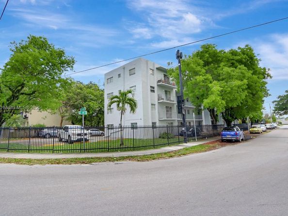 1111 NW 19th Ave 201, Miami FL 33125