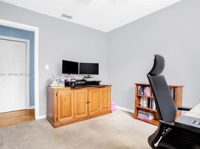7481 NW 11th Pl, Plantation FL 33313