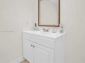 7481 NW 11th Pl, Plantation FL 33313