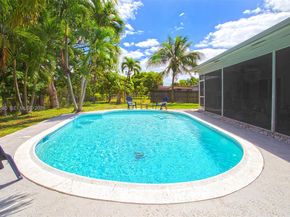 7481 NW 11th Pl, Plantation FL 33313