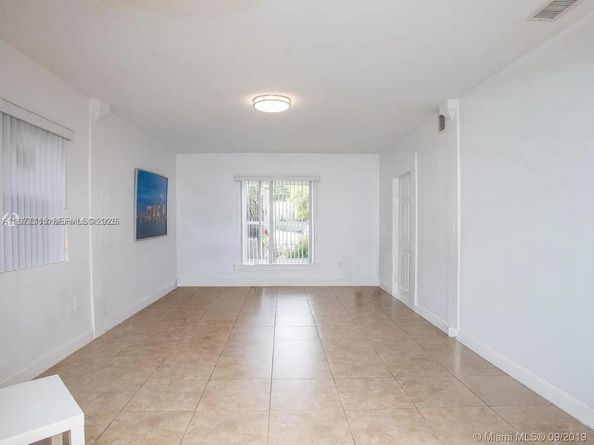 2816 Pine Tree Dr, Miami Beach FL 33140