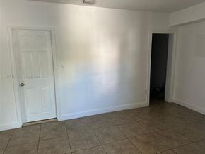 2816 Pine Tree Dr, Miami Beach FL 33140