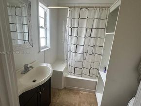 2816 Pine Tree Dr, Miami Beach FL 33140