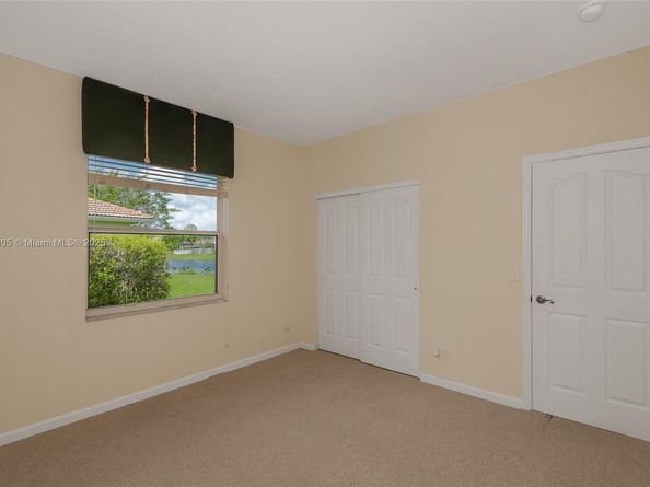 3843 Oak Ridge Cir, Weston FL 33331
