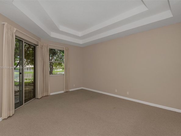 3843 Oak Ridge Cir, Weston FL 33331