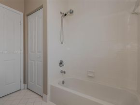 3843 Oak Ridge Cir, Weston FL 33331