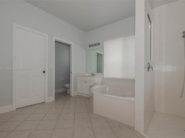 3843 Oak Ridge Cir, Weston FL 33331