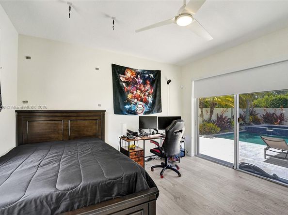 208 Landings Blvd, Weston FL 33327