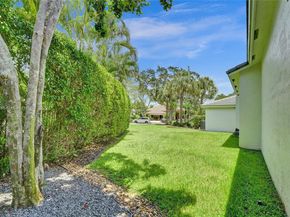 208 Landings Blvd, Weston FL 33327