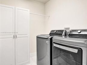 208 Landings Blvd, Weston FL 33327