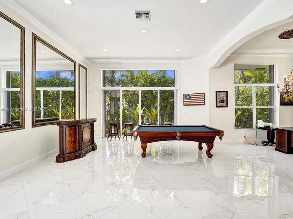 208 Landings Blvd, Weston FL 33327