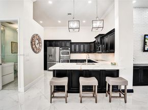 208 Landings Blvd, Weston FL 33327