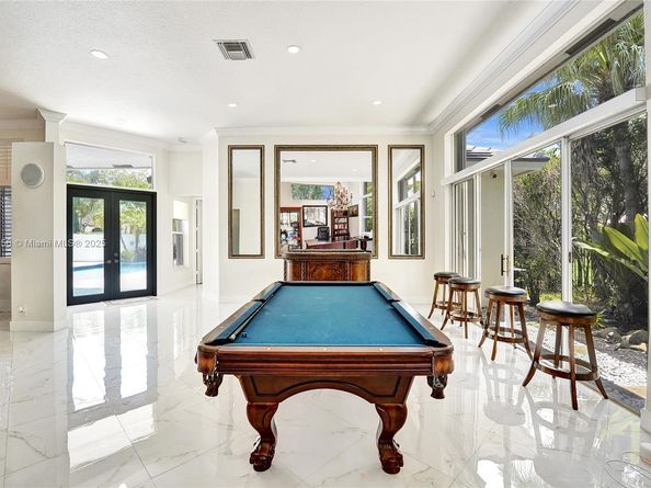 208 Landings Blvd, Weston FL 33327