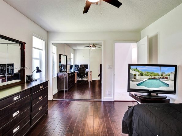 208 Landings Blvd, Weston FL 33327