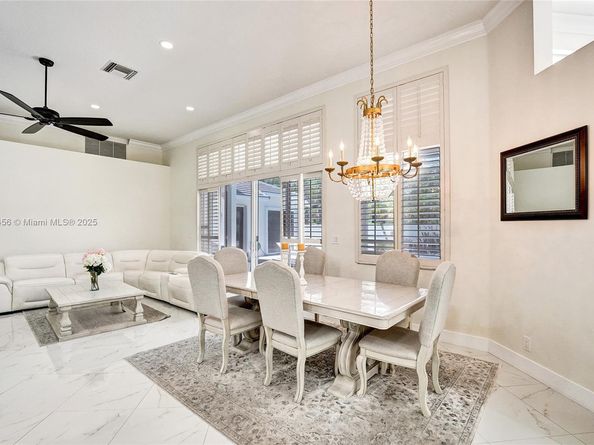 208 Landings Blvd, Weston FL 33327