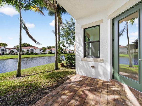 11616 SW 13th Ln, Pembroke Pines FL 33025