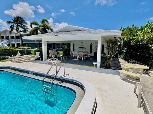 930 SE 9th Ave 11, Pompano Beach FL 33060