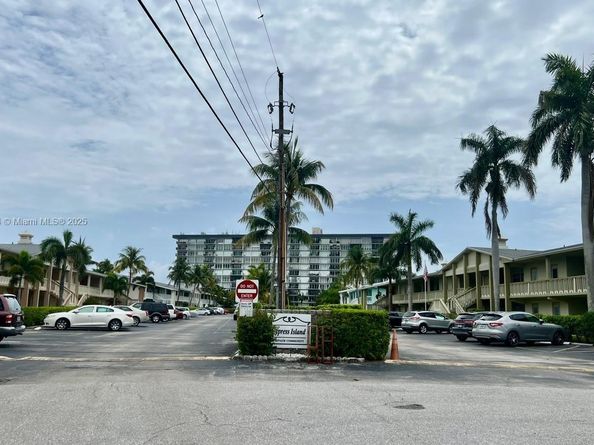 930 SE 9th Ave 11, Pompano Beach FL 33060