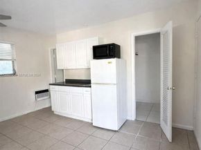 2051 NE 25th Ave, Pompano Beach FL 33062
