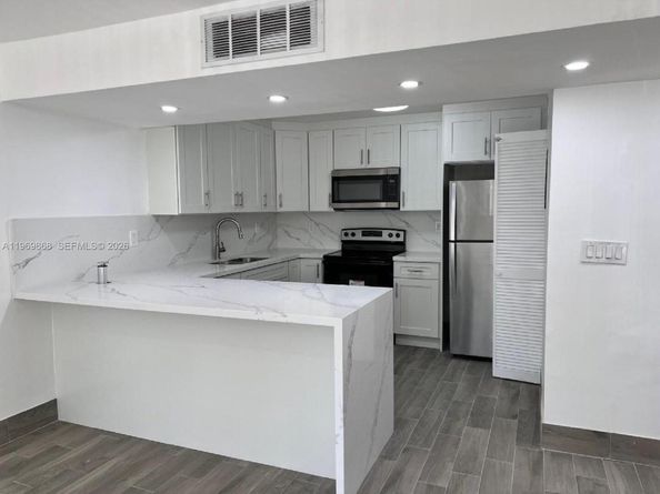 8820 SW 132nd Pl 203DS, Miami FL 33186