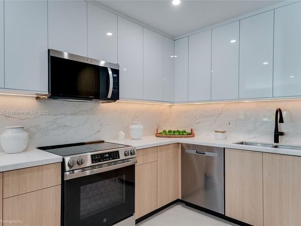 1120 NE 86th St, Miami FL 33138