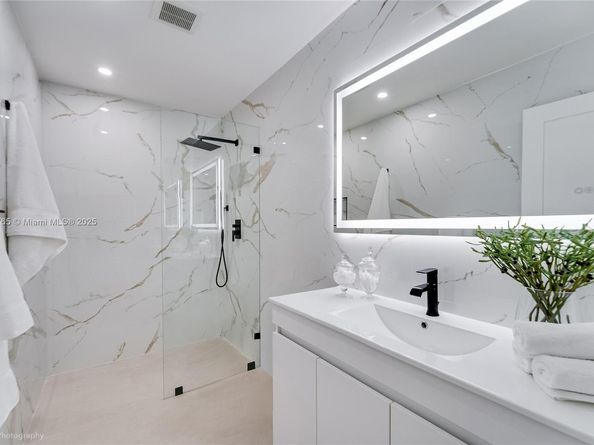 1120 NE 86th St, Miami FL 33138