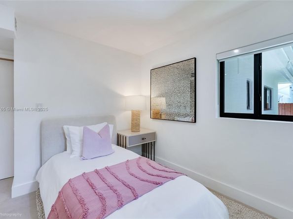 1120 NE 86th St, Miami FL 33138