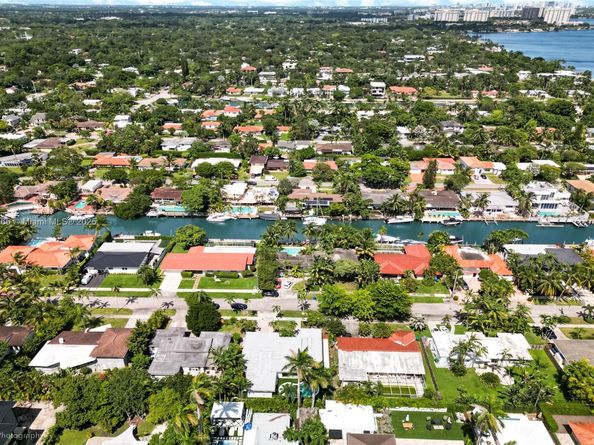 1120 NE 86th St, Miami FL 33138